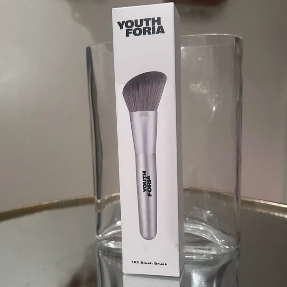 Youthforia 103 Silver Makeup Brush - Picture 1 of 1